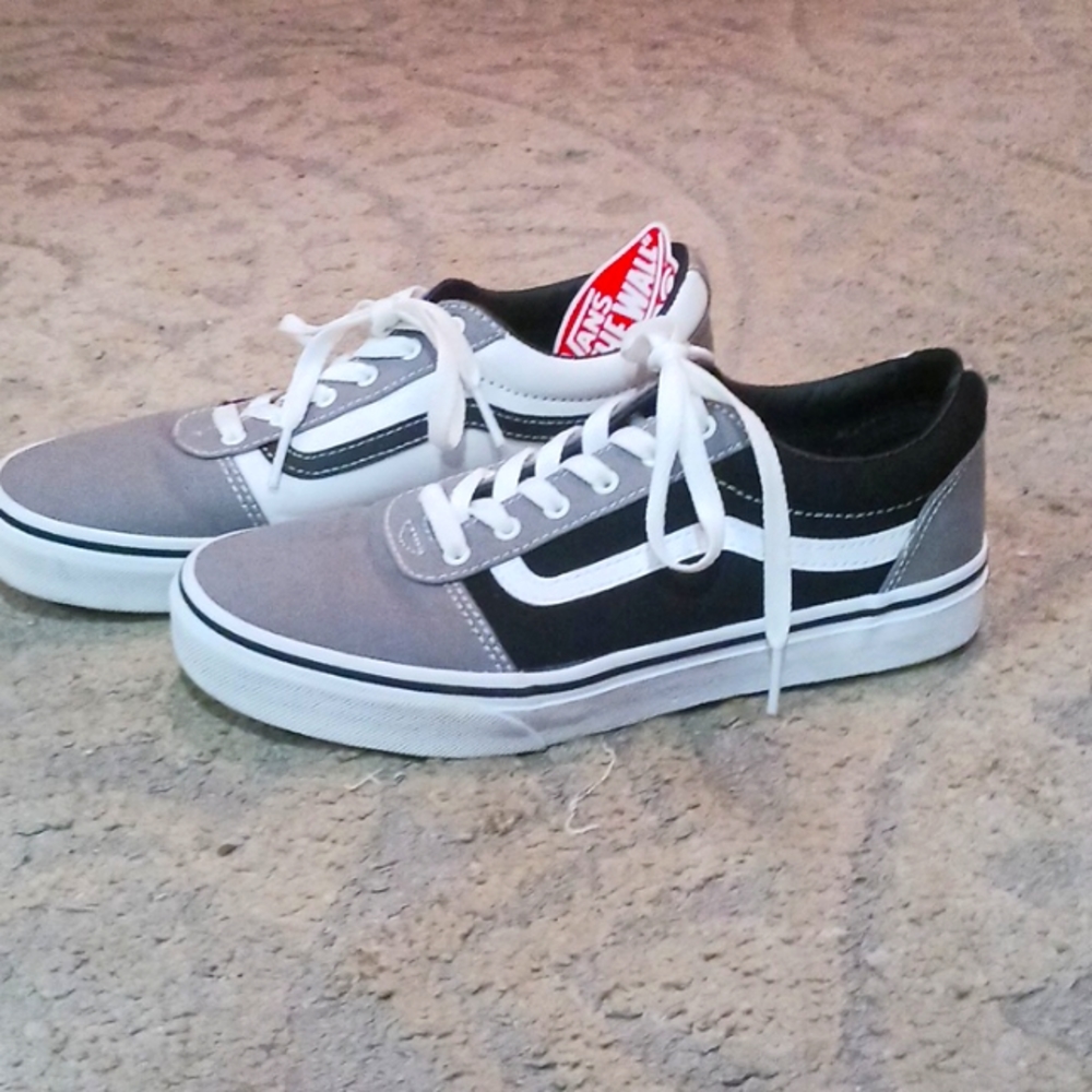 Van's "Ward" color block Grey, White, Red